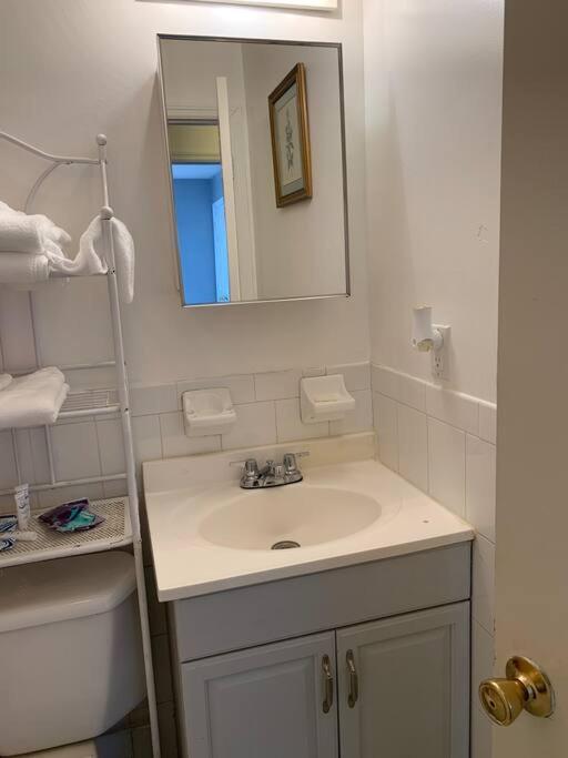 Large 3-Bedrooms/2-Bath Apt, One Block To Train نيو يورك المظهر الخارجي الصورة