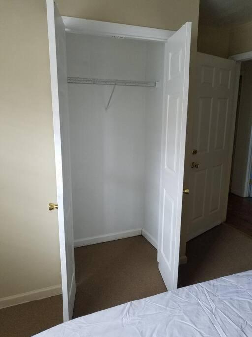 Large 3-Bedrooms/2-Bath Apt, One Block To Train نيو يورك المظهر الخارجي الصورة
