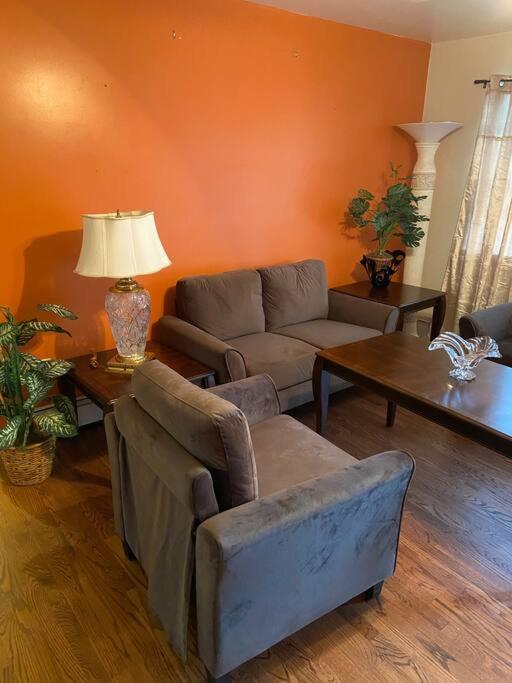 Large 3-Bedrooms/2-Bath Apt, One Block To Train نيو يورك المظهر الخارجي الصورة
