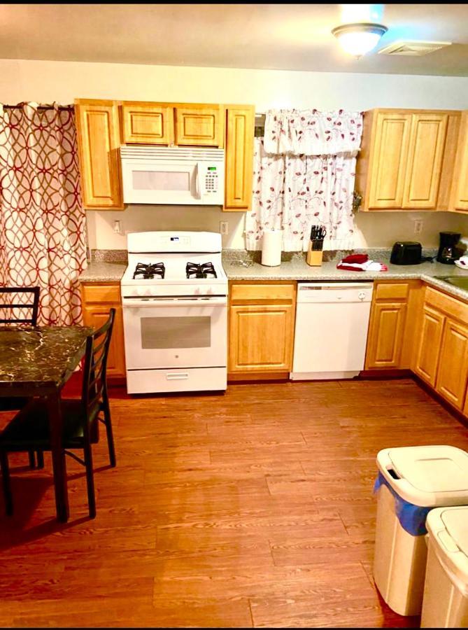 Large 3-Bedrooms/2-Bath Apt, One Block To Train نيو يورك المظهر الخارجي الصورة