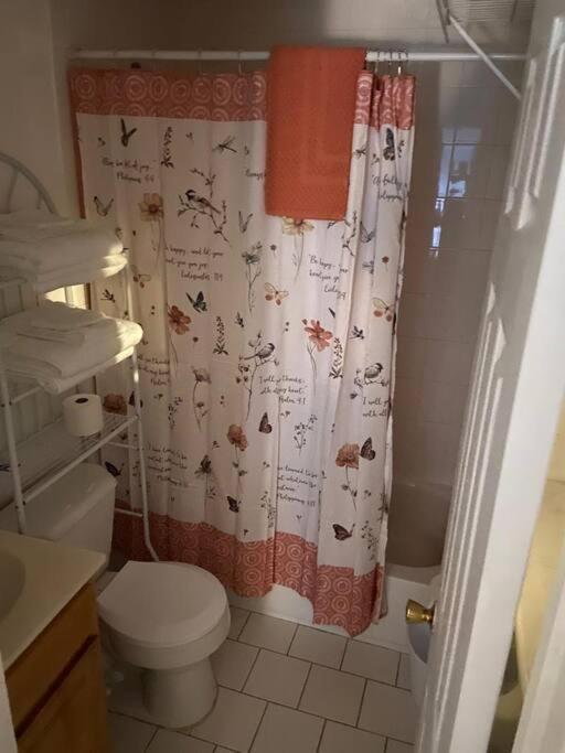 Large 3-Bedrooms/2-Bath Apt, One Block To Train نيو يورك المظهر الخارجي الصورة