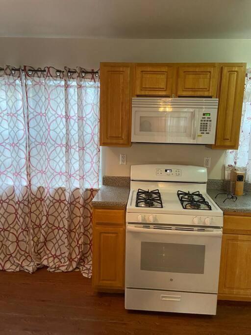 Large 3-Bedrooms/2-Bath Apt, One Block To Train نيو يورك المظهر الخارجي الصورة